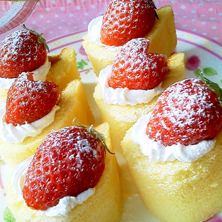 市販のロールケーキで簡単 苺のプチケーキ レシピ 作り方 By Aka Ru 楽天レシピ 市販のロールケーキで簡単 苺のプチケーキ レシピ 作り方 By Aka Ru 楽天レシピ